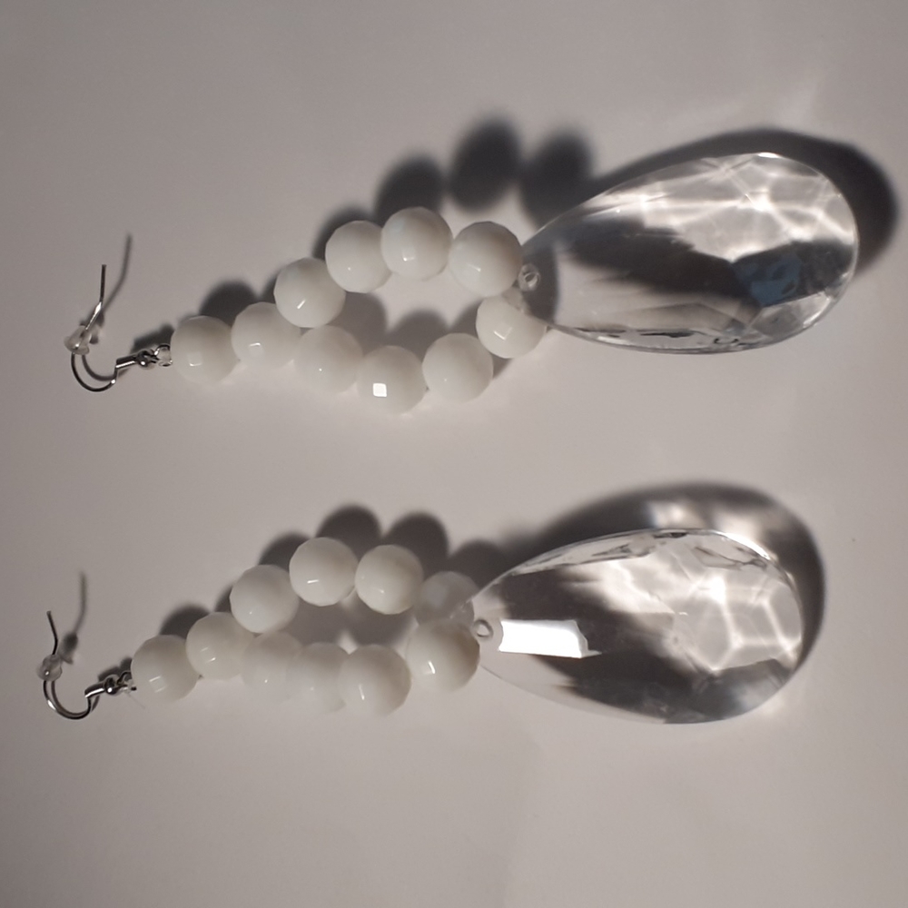 Diamond Bella Handcrafted Fashion earrings.